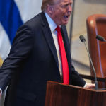 Polémica: Iglesia Metodista Unida de Oak Lawn, en Dallas, decidió pintar los escalones de su entrada con los símbolos LGBT