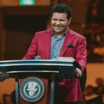 “Dejé el sacerdocio para seguir la voz de Dios”, dice ex sacerdote católico, que ahora es pastor evangélico.