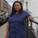 Iglesias entre edificios destruidos por incendio forestal en el sur de Chile