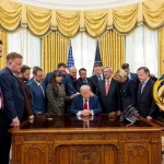 La Iglesia Anglicana de Gales convierte en permanente la bendición para el matrimonio homosexual.